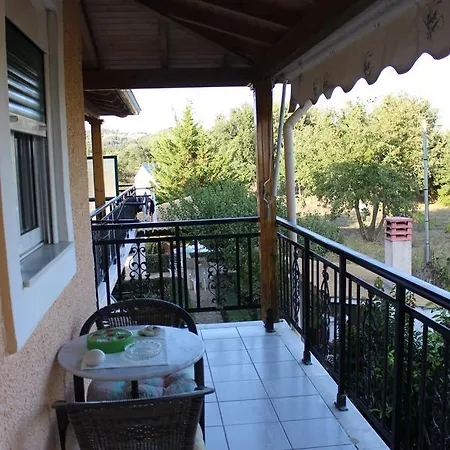 Nefeli Konukevi 2*